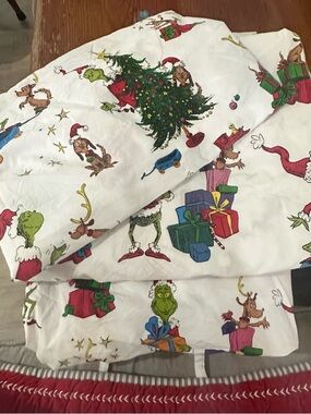 Dr. Seuss Grinch Holiday Twin Sheet Set